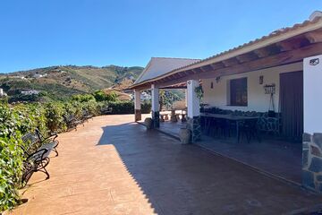 NIEUW - Casa Pepe Celina - Ruime villa in natuur van Andalusië en toch bij een dorpje
